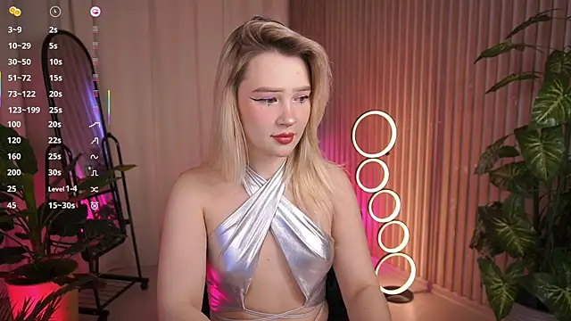 LauraWifeness's cam snapshot