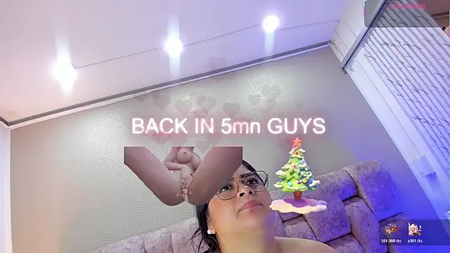 Emilyboobss's cam snapshot