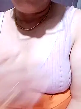 small-house123's cam snapshot