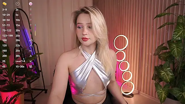 LauraWifeness's cam snapshot