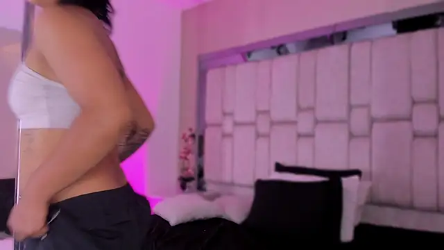 SnakeMuse's cam snapshot