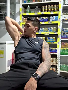 OliverWest04 live sex cam