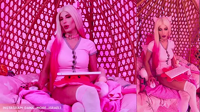 dana_more's cam snapshot