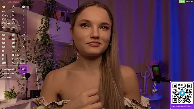 JulieLupo live sex cam