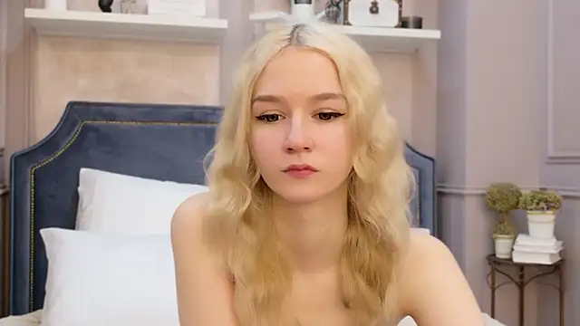 NaomiLoys live sex cam