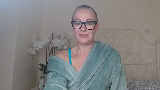 ELEGANT-ARIA36 live sex cam