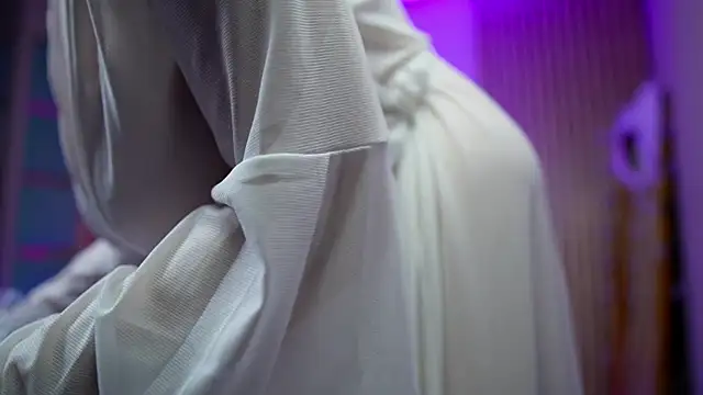 SabrinaJade live sex cam