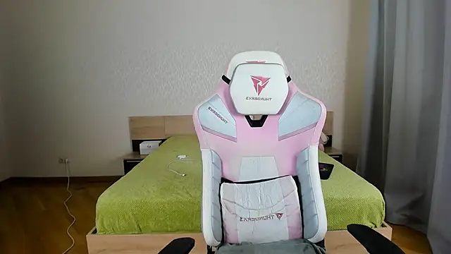 Cowell_Adelina's cam snapshot