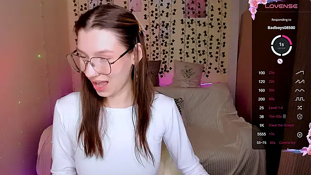 LinaBlossom_'s cam snapshot