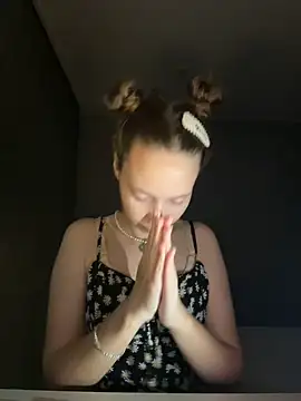 Holy_Poly's cam snapshot