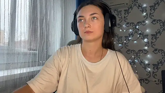 TwotyBright's cam snapshot