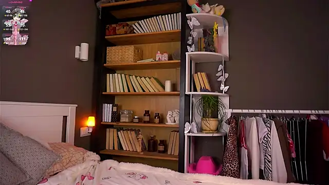 LynHillaire's cam snapshot