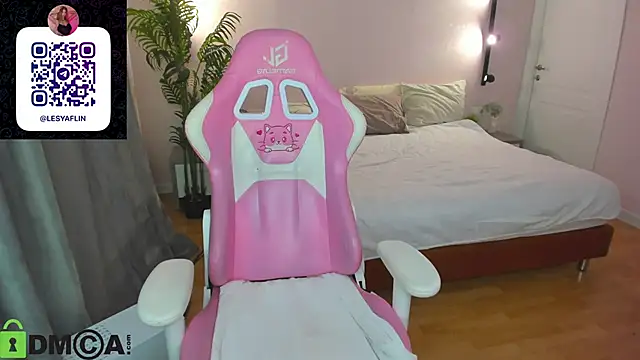 Lesya_Flin's cam snapshot