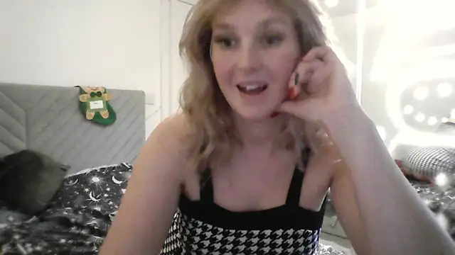 BlondeBells's cam snapshot