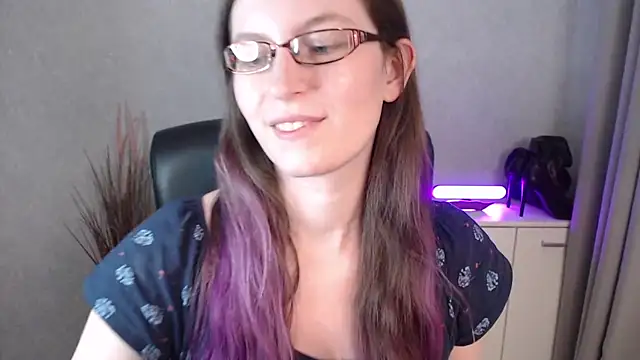 emmaxDelight's cam snapshot