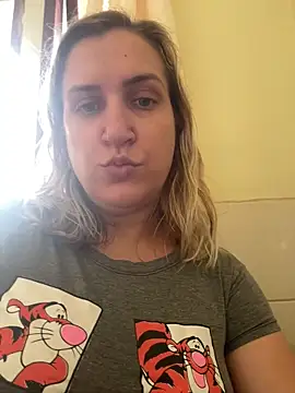 Bia_sexynovaes's cam snapshot