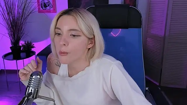 BlossomVesper's cam snapshot