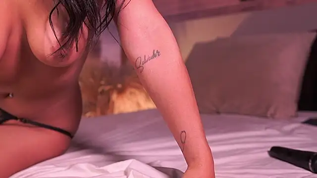 IzzyWild's cam snapshot