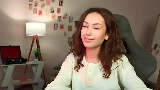 branchwithflowerss's cam snapshot