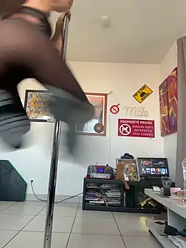 Amani_thewolf's cam snapshot