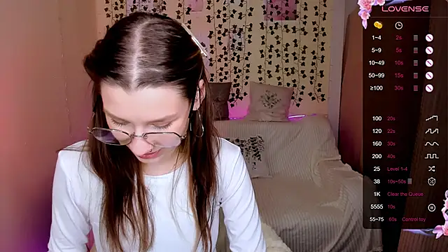 LinaBlossom_'s cam snapshot