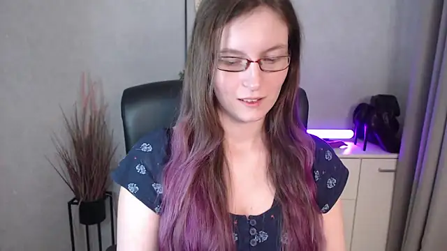 emmaxDelight's cam snapshot