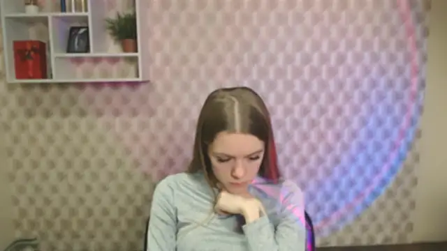 AliceFlirtt_'s cam snapshot