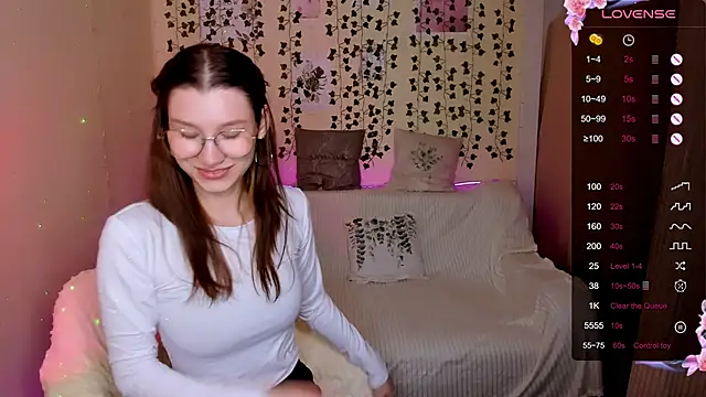 LinaBlossom_'s cam snapshot