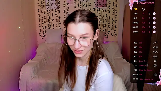 LinaBlossom_'s cam snapshot