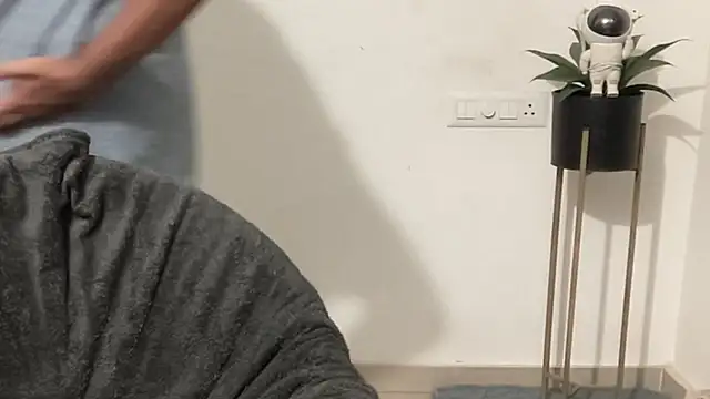 MakeMeAwareAah's cam snapshot