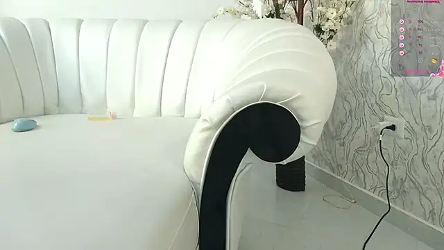 aura_sanders1's cam snapshot