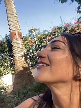 Ninabigtitied's cam snapshot