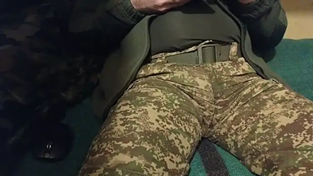 vladyslav18_'s cam snapshot