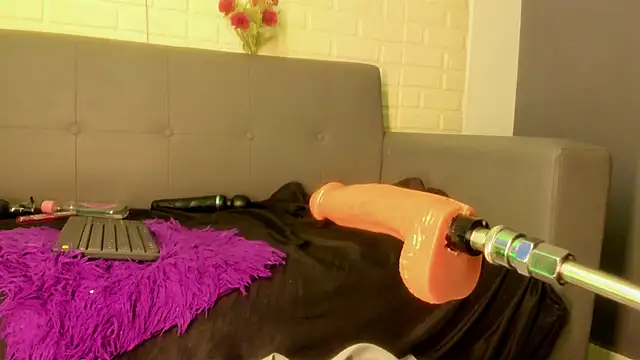 karina_gomez_18's cam snapshot