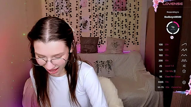 LinaBlossom_'s cam snapshot