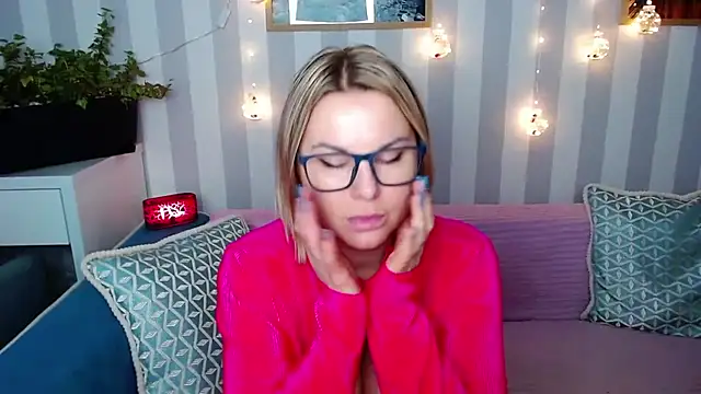 MonaLisaG's cam snapshot