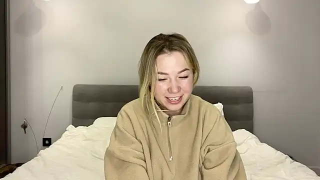 Embersweetbunny's cam snapshot