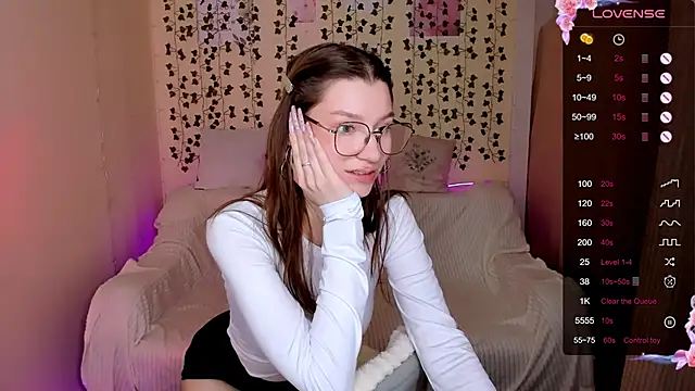 LinaBlossom_'s cam snapshot