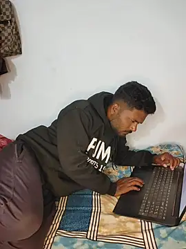 SnuggledStrut's cam snapshot