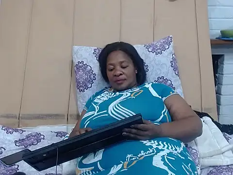 AfricanQueenxx25's cam snapshot