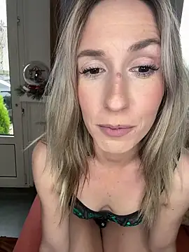 lola_tentatiion's cam snapshot