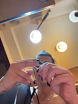 Hotmomcheckk_ live sex cam