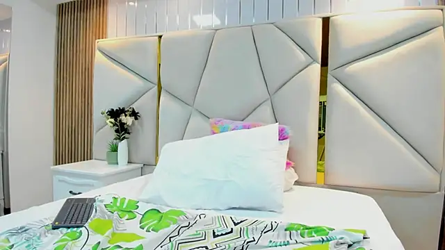 charlott_divine's cam snapshot