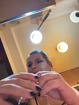 Hotmomcheckk_'s cam snapshot