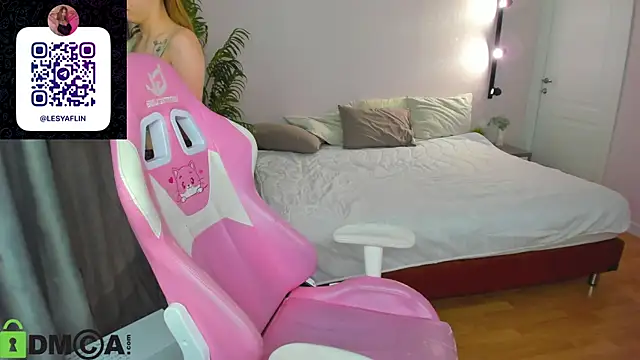 Lesya_Flin's cam snapshot