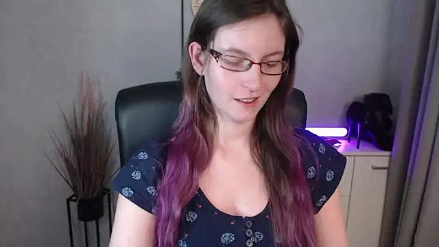 emmaxDelight's cam snapshot