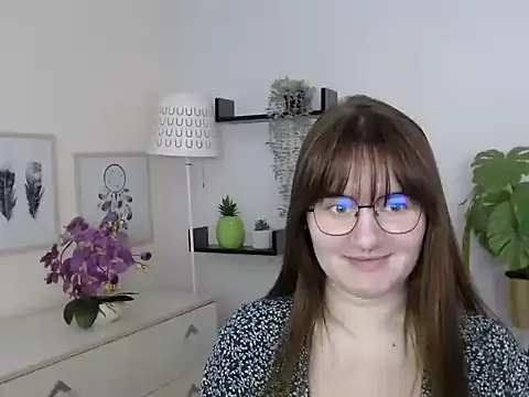 Julie_Diamond's cam snapshot