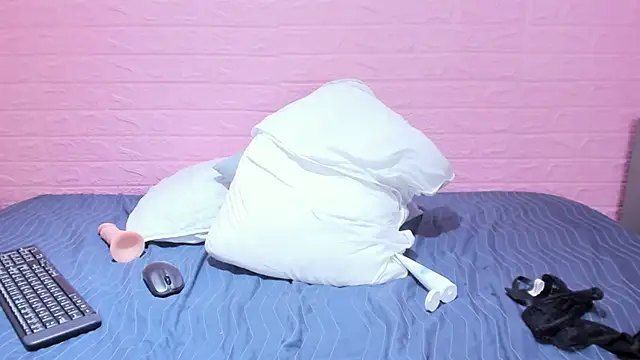 AlexandraMiller's cam snapshot