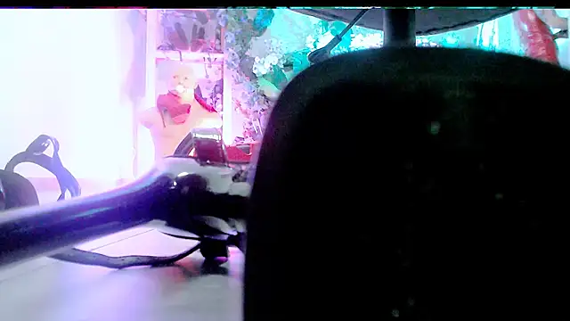 MonicaMaxwel's cam snapshot