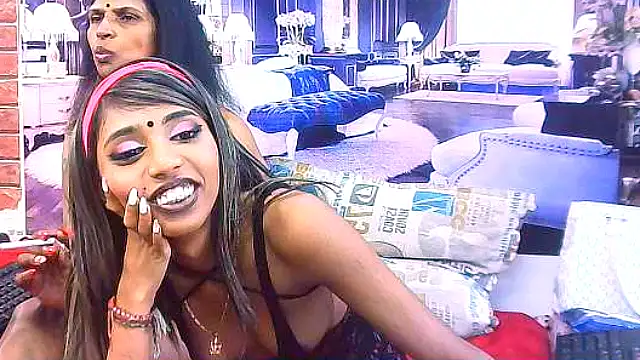 IndianSexySlender live sex cam